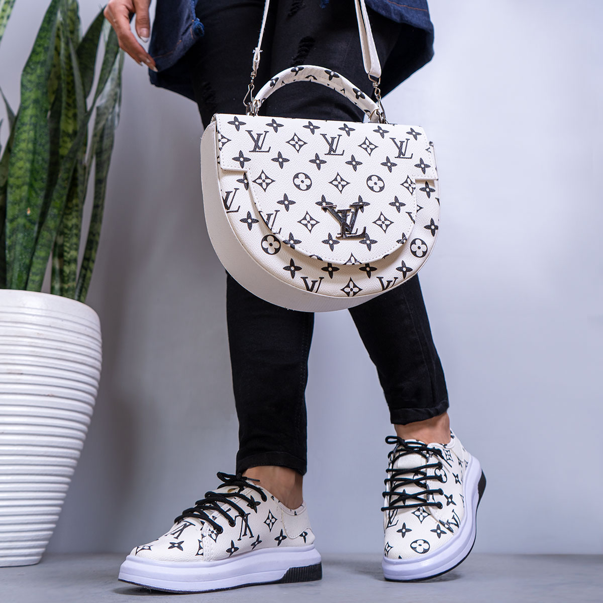 ست كيف و كفش سفيد دخترانه LV مدلPAYTON