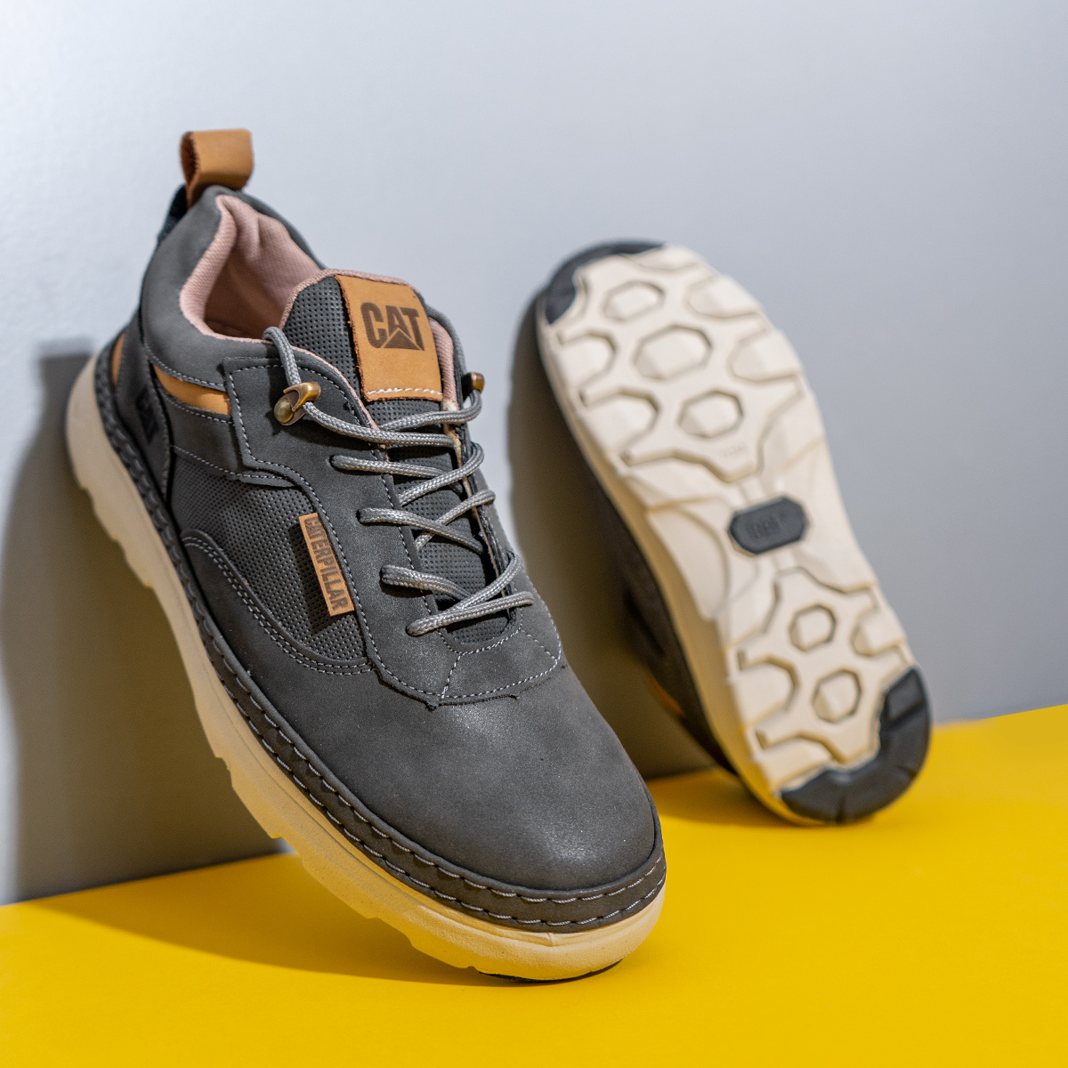 کفش مردانه cat مدل Punit رنگ طوسی