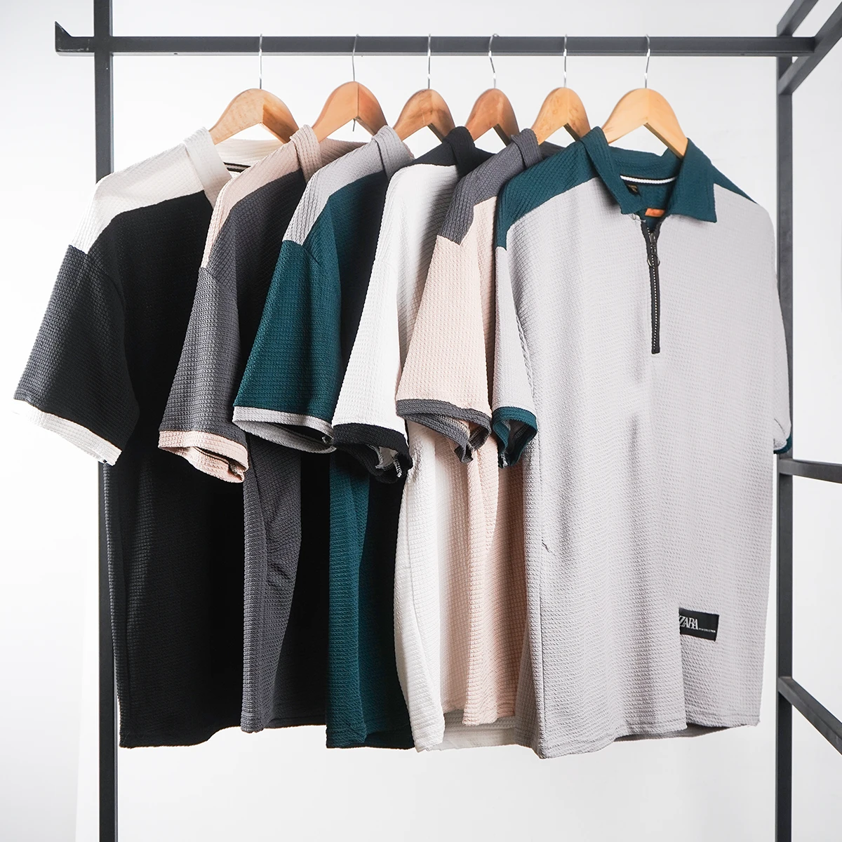 تیشرت مردانه یقه زیپ دار طوسی روشن مدل Radon