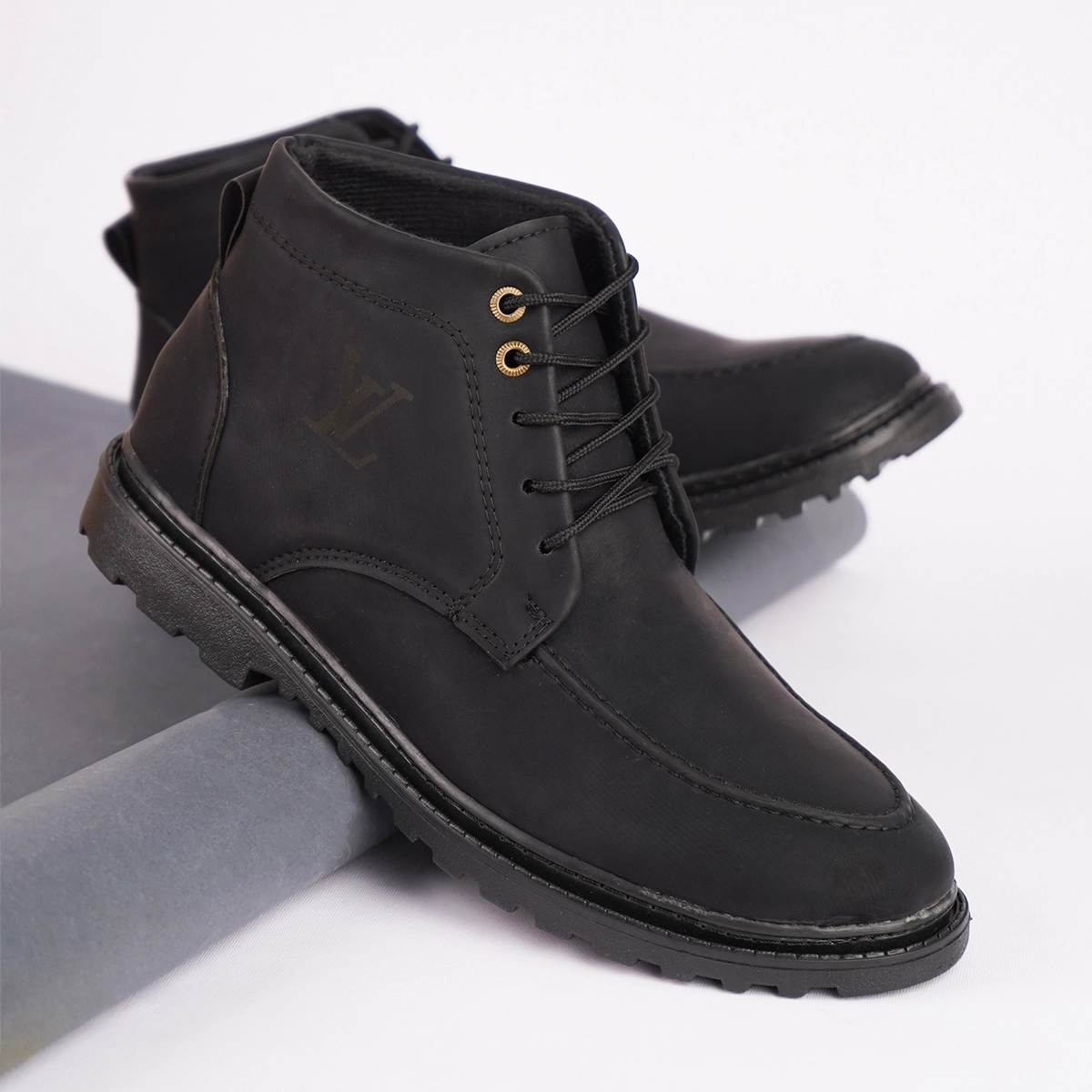 نیم بوت مردانه LV مشکی مات مدل Roni