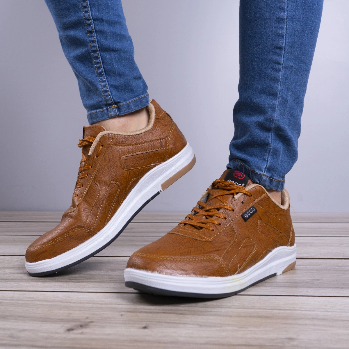 کفش مردانه ecco عسلی مدل Viksa